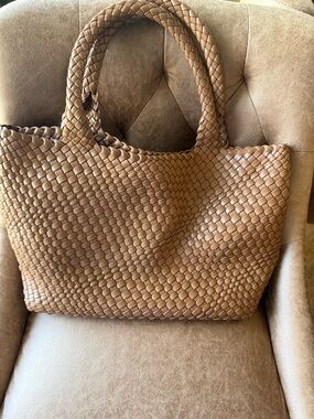 Woven vegan Leather Tote Bag in Tan